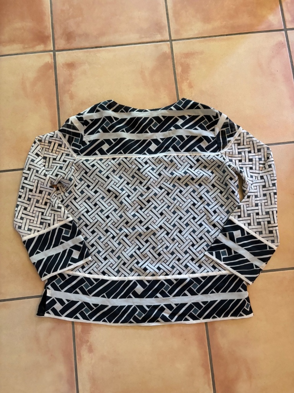 Diane Von Furstenberg Silk Basket Weave Blouse Size M - Picture 3 of 6